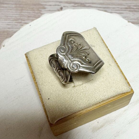 Vintage Spoon Handle Ring Etched Initial Monogram S Size 4 Silver Tone - Picture 12 of 15